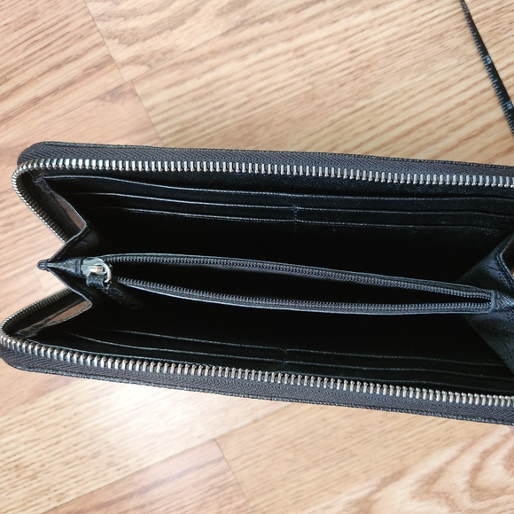 Michael Kors Wallet - Picture 6 of 6